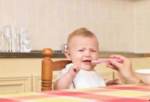 娱乐吃瓜君小孩吐奶,温馨家庭瞬间变焦点